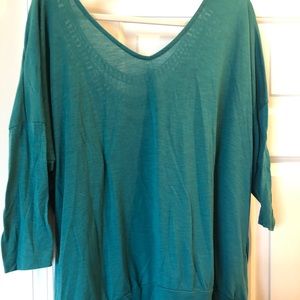 3/4 length green shirt